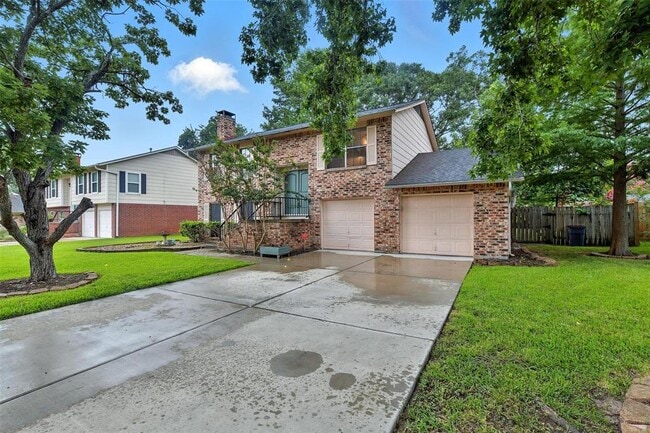 Building Photo - 329 Gleneagles Dr