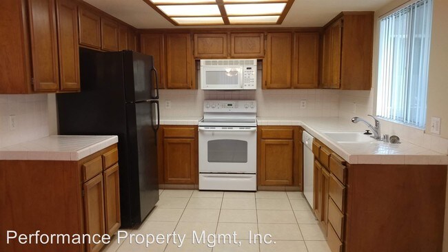 Building Photo - 3 br, 2 bath House - 8874 N. Barton Avenue