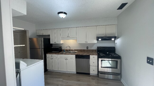 Foto del edificio - 4732 Huron Dr