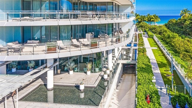 Foto del edificio - 8701 Collins Ave