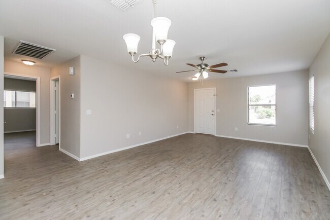 Building Photo - 2879 W Five Mile Peak Dr