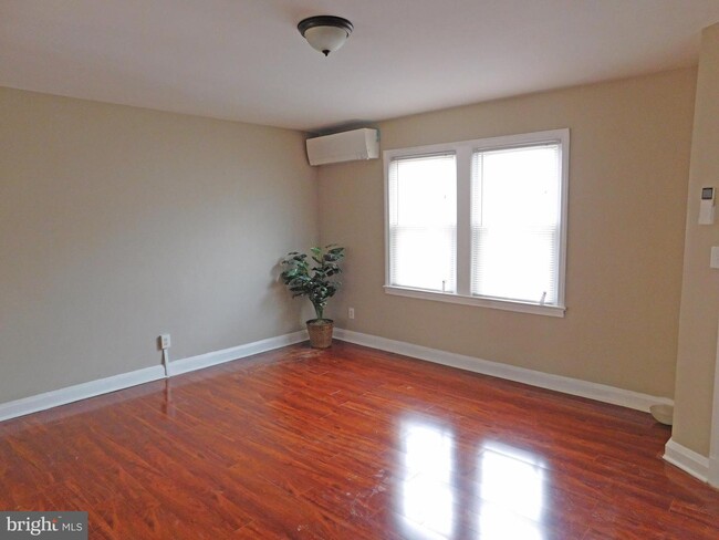 Building Photo - 938 Elm Ridge Ave