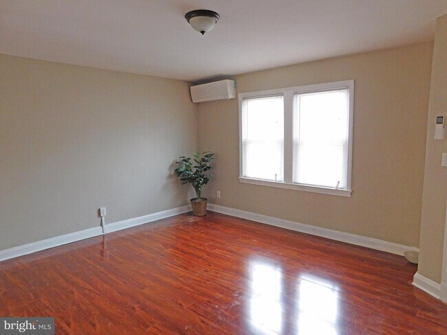 Foto del edificio - 938 Elm Ridge Ave