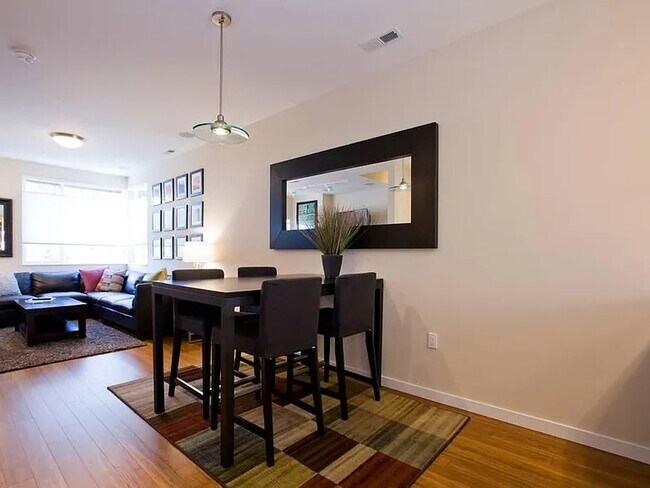 Foto del edificio - 2407 West Argyle Place