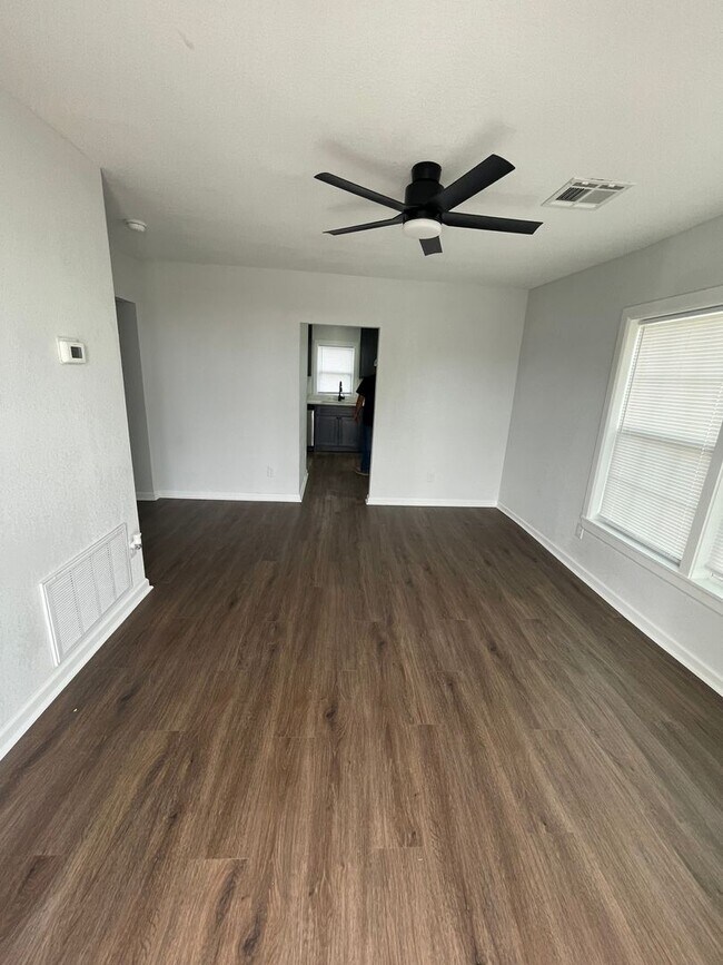 Foto del edificio - 2 Bedroom 1 Bath House for Rent