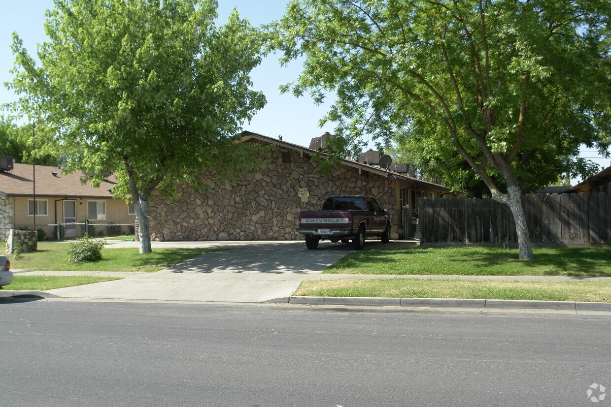 Building Photo - 1140 W 12th St