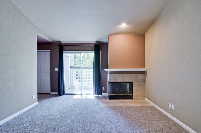 Foto del edificio - Lake Almaden Two Bedroom Condo AVAILABLE N...
