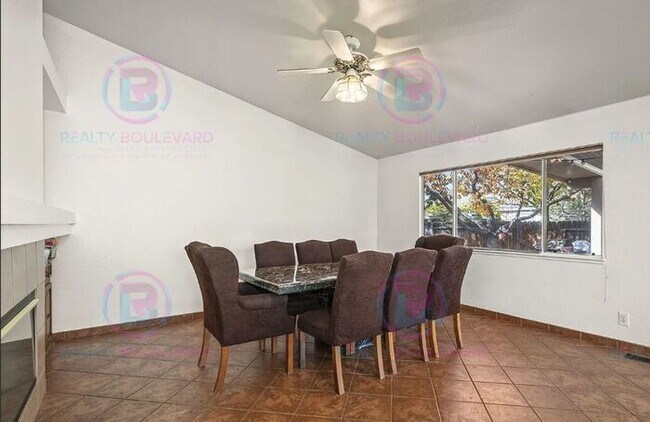 Foto del edificio - Spacious 4-Bedroom Home in Rosewood Lakes with Resort-Style Community Amenities