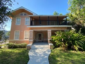Building Photo - 520 Sul Ross St