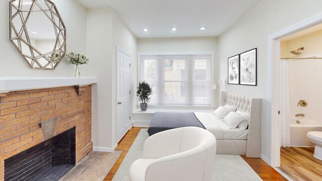 Building Photo - 6 BEDROOMS + 3.5 FULL BATHROOMS Single Fam...
