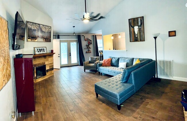 Foto del edificio - 1614 Collin Dr