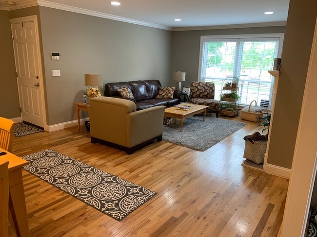 Building Photo - 3721 Ashworth Dr