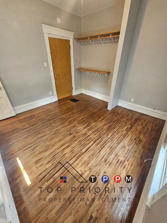 Building Photo - 3 Bedroom | 2 Bath Apartment in Cedar Fall...