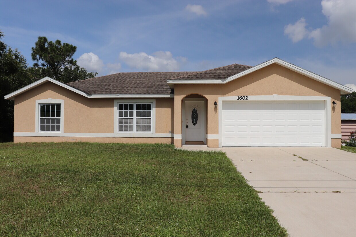 1602 Chatsworth St, Lake Placid, FL 33852 House Rental in Lake Placid