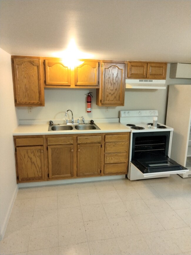 Kitchen - 2401 S Center St