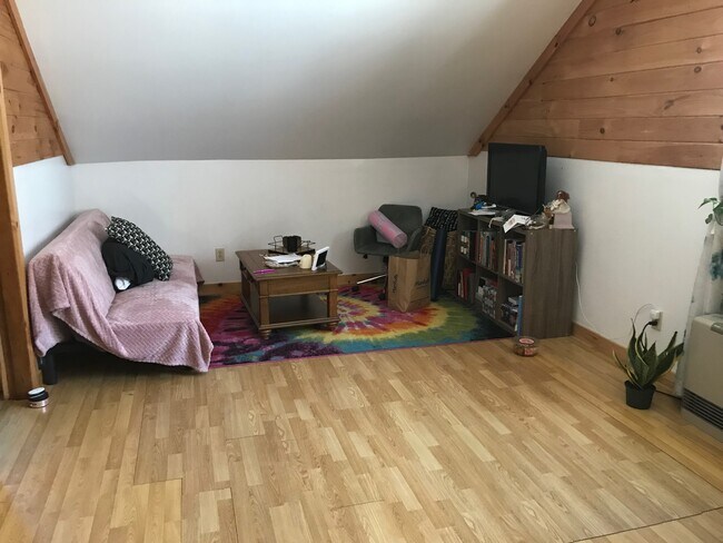Living room - 657 Maple Hill Rd