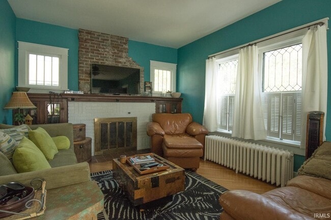 Building Photo - 712 S Park Ave