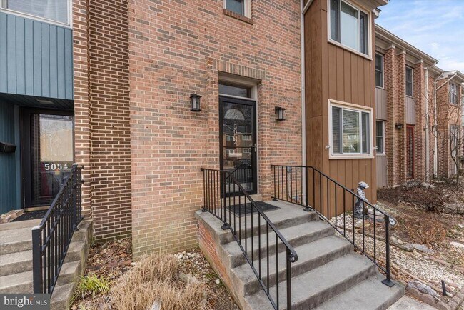 Building Photo - 5052 Cliffhaven Dr