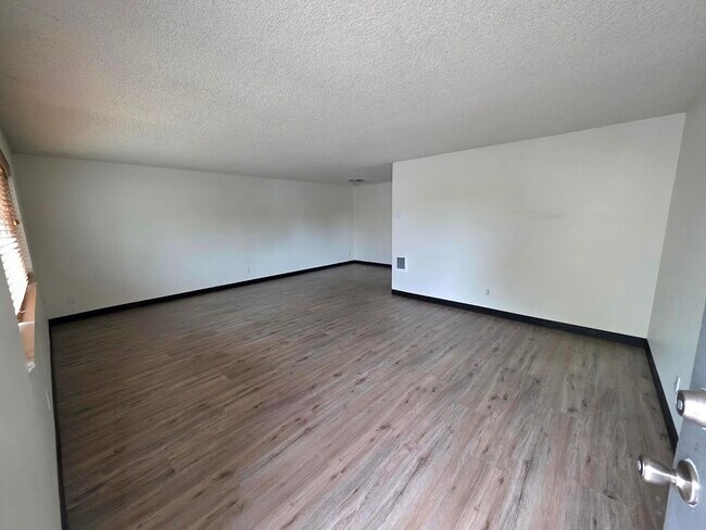 Foto del edificio - 256 Powell St E