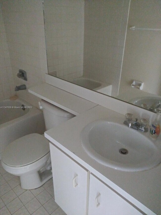 Foto del edificio - 430 NE 210th Cir Terrace