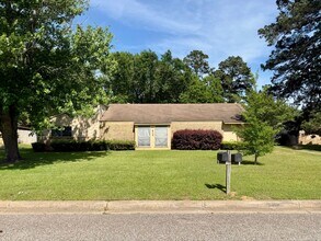 Building Photo - 400 Fawn Trail