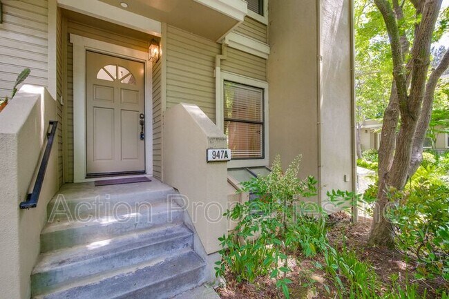 Building Photo - 947 La Mesa Terrace