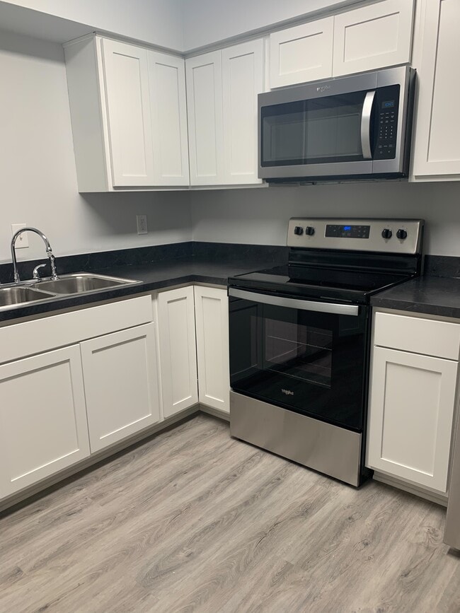 Building Photo - Apple Creek Station Apartments