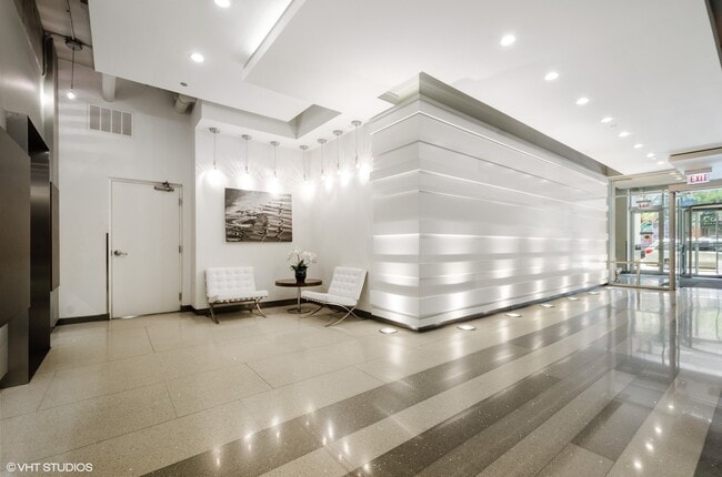 Building Photo - 1305 S Michigan Ave