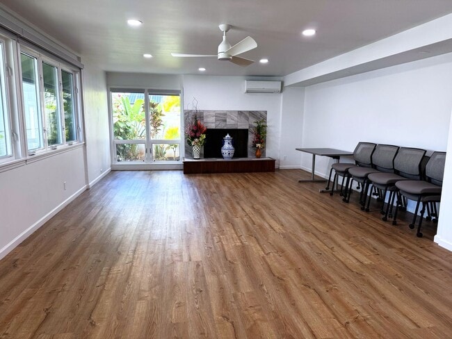 Building Photo - Dune Circle - Renovated three bedroom, two...