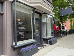 Building Photo - 362 1/2 Warren St