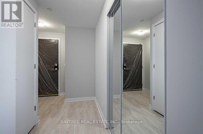 Photo du bâtiment - 2221 Yonge St