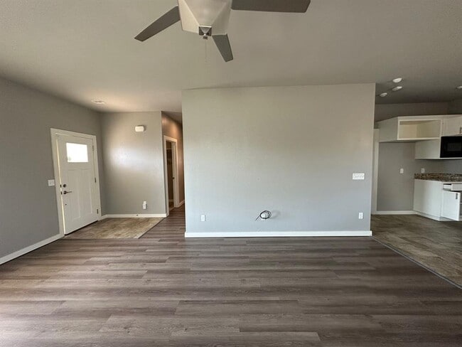 Building Photo - 809 Lakeview Dr