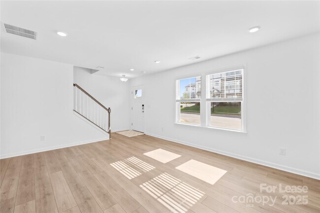 Foto del edificio - 3236 Stelfox St