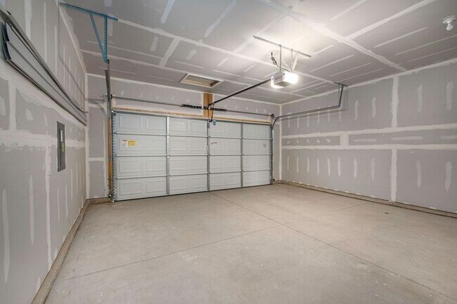 Building Photo - 5115 Noland Dr