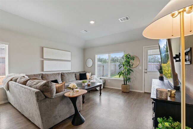 Building Photo - 534 Dalloway St