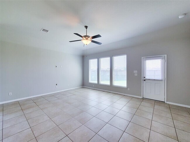 Building Photo - 24403 Royal Pike Dr