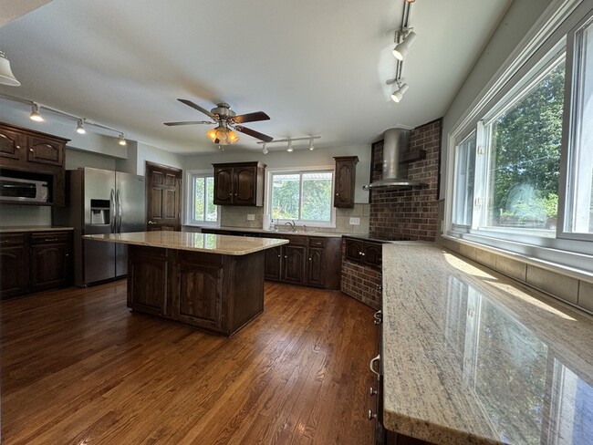 Foto del edificio - 1481 Hampton Ct