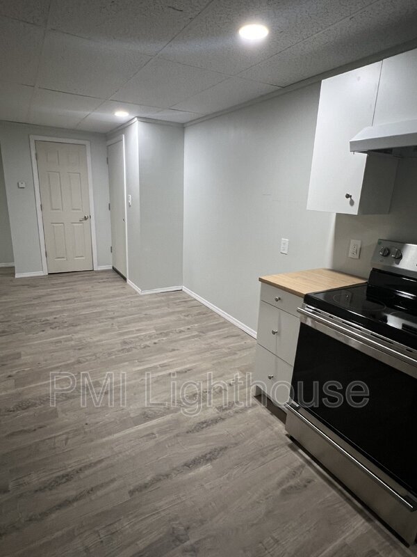 Building Photo - 470 Williams Way North