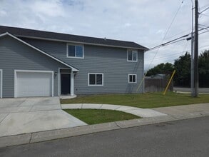 Building Photo - 304 N Handy St