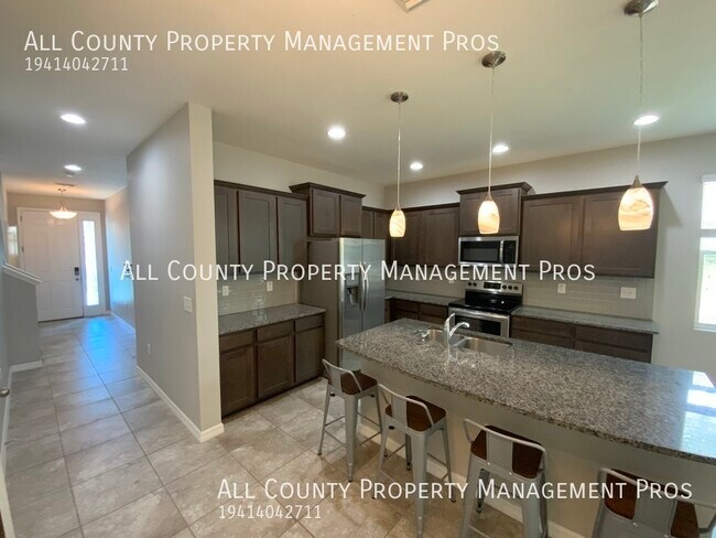 Building Photo - Spacious Palmer Ranch Home Near HOA Pool w...