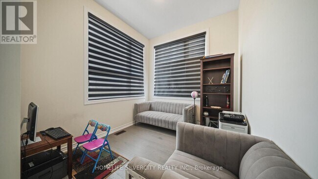Photo du bâtiment - 96 Strickland Ave