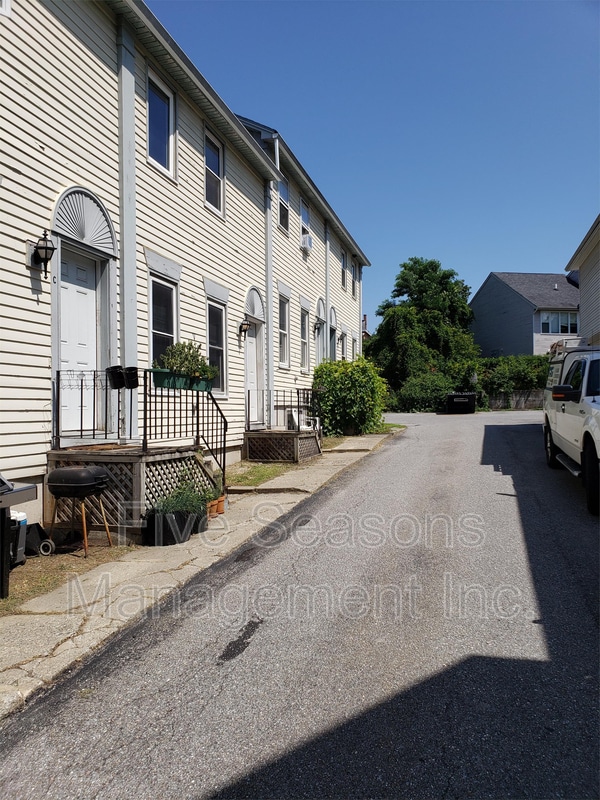 Building Photo - 68 S Willard St