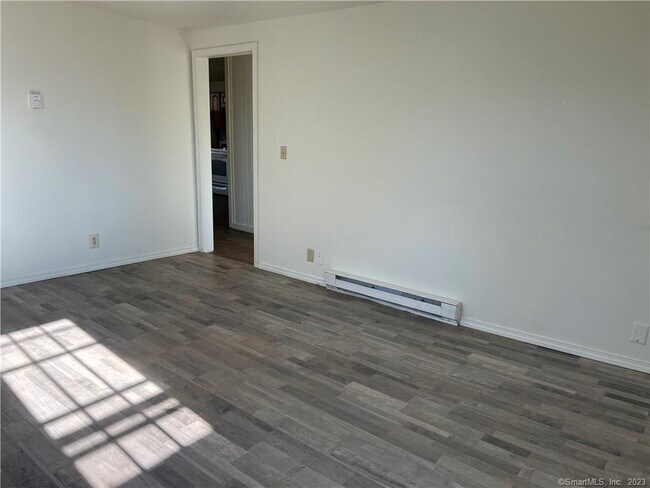 Foto del edificio - 784-786 Plainfield Rd