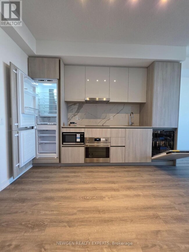 Building Photo - 8 Interchange Wy