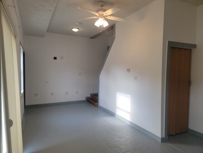 Building Photo - 808 E Water St