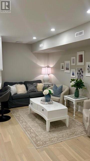 Photo du bâtiment - 275 Manse Rd