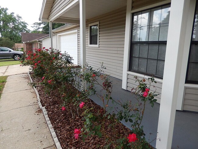 Foto del edificio - 740 Red Fern Rd