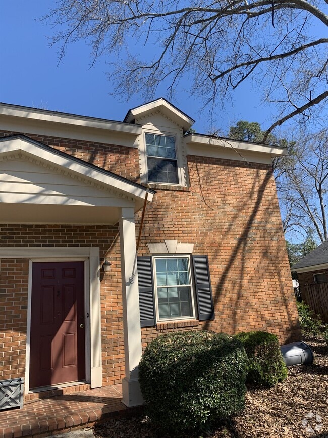 Building Photo - 108 Country Club Dr