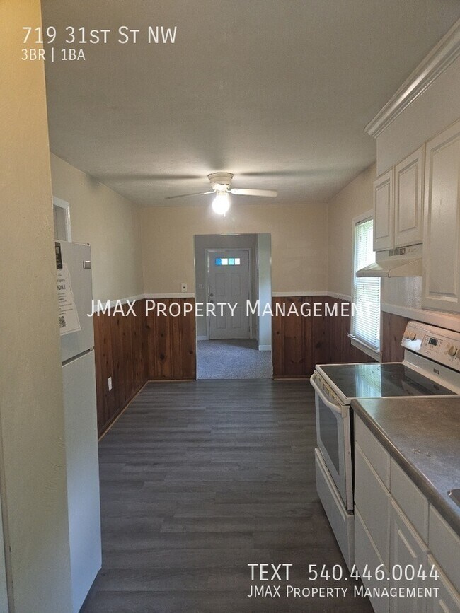 Foto del edificio - 719 31st St NW