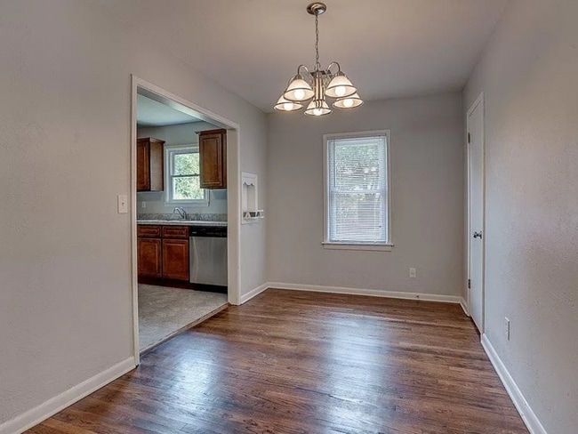 Building Photo - Charming 2 Bedroom Home Near Hwy 44 – Mode...